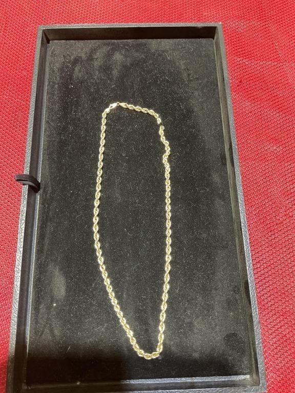 10k gold necklace 4.1 dwt broken