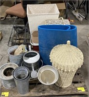 Pallet lot of household items including baskets,