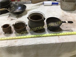 4 pcs cast iron pots, unbranded, all three legged