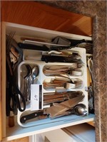 Contents of Cutlery drawer
