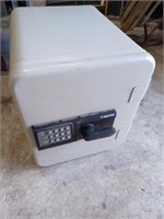 Sentry 1610 Safe, combination unknown