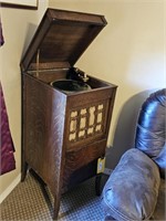 EDISON VICTROLA PHONONGRAPH W/RECORDS