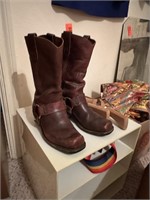 PAIR OF LEATHER COWBOY BOOTS ~SZ 8.5