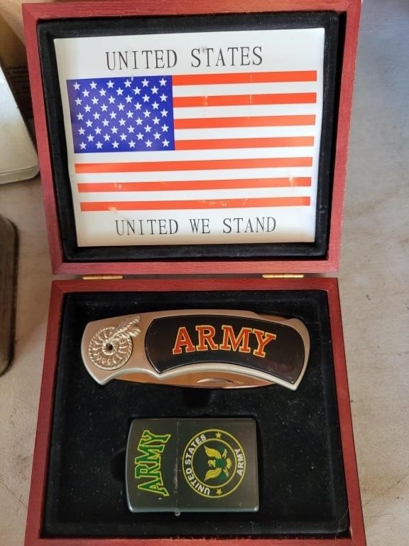 U S Army Knife and Lighter Set in Case