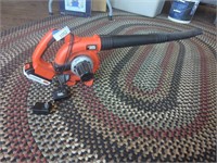 Black& Decker leaf blower with battery and