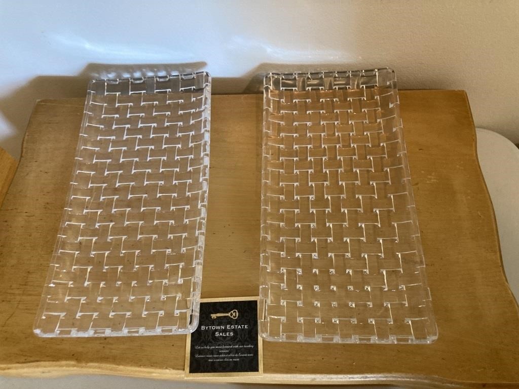 2 Glass Plates, Woven Pattern