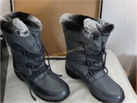 NIB Weatherproof gray boots size 8W