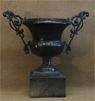 CLASSICAL CAST IRON URN IN BLACK PAINT