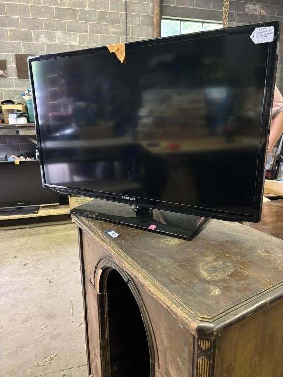 32 inch samsung tv with remote and wires,