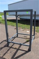 *MENOMONIE* STEEL PLATFORM STAND 48"x48"x67"