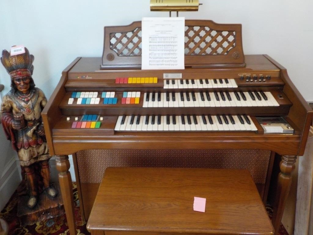 Wurlitzer Fun Keyboard organ w/ stool With Solid