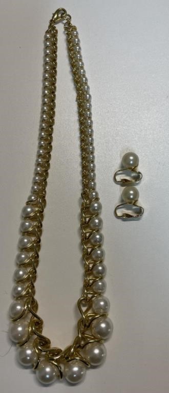 GREAT SET COSTUME PEARL NECKLACE/CLIP ON EARRING