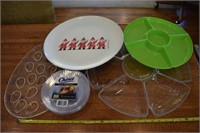 Lot plastic trays: Georges Briard egg misc