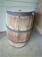 Vintage wood barrel w top
