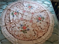 Round embroidered table cloth