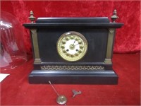 Antique mantle clock. Working condition.