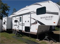 BIN- Rockwood 5th Wheel 2 Bed & Bath Camper