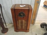 Old Radio Cabinet - Working order!