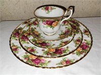 Royal Albert Old Country Roses 5pc place setting