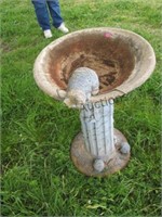 SMALL RESIN BIRDBATH WITH CAT AND MOUSE MOTIF