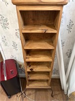 Footed wooden storage shelf, iron feet