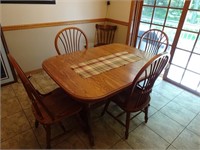 Oak Dining Table with 5 Chairs (one mismatched)