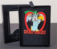 Disney Pin Trading N.Y. Statue of Liberty Mickey