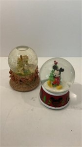 2 Snow Globes Mickey Mouse plus One