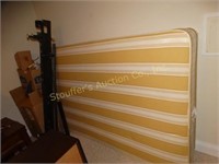 2 Bed frames adj. size, Full size mattress & box