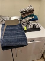 Rug & Towels In Laundry Room
