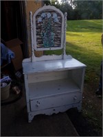 Shabby Chic dresser w. painted picture, no mirror