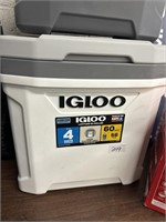 Igloo Latitude 60 Roller Cooler in White - 60qt