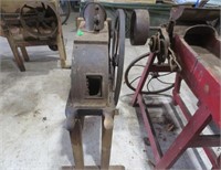 Corn sheller w/extra flywheel