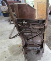 Hand feed cart/dolly with under scales