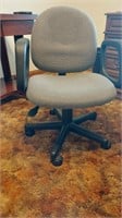 Clean 5 wheel office chair