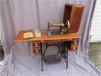 SINGER NEW CHEW SEWING MACHINE ON A OAK SEWING