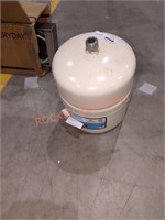 Portable water expansion tank