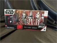 Star Wars The First Order 4 Figurines and 2 Droids