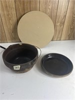 Pampered chef stoneware pizza pan & clay pot&bowl