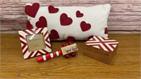 Heart Toss Pillow, Small Bombay Red/Cream Picture