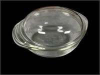 Pyrex serving bowl with glass lid