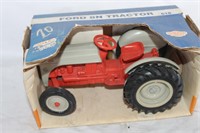 ERTL 1/16TH SCALE FORD 8N TRACTOR