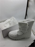 White fuzzy size 10.5 boots