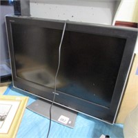 TOSHIBA 32" FLAT PANEL TV