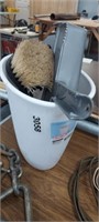 WASTE CAN, DUST PAN, BRUSH LOT