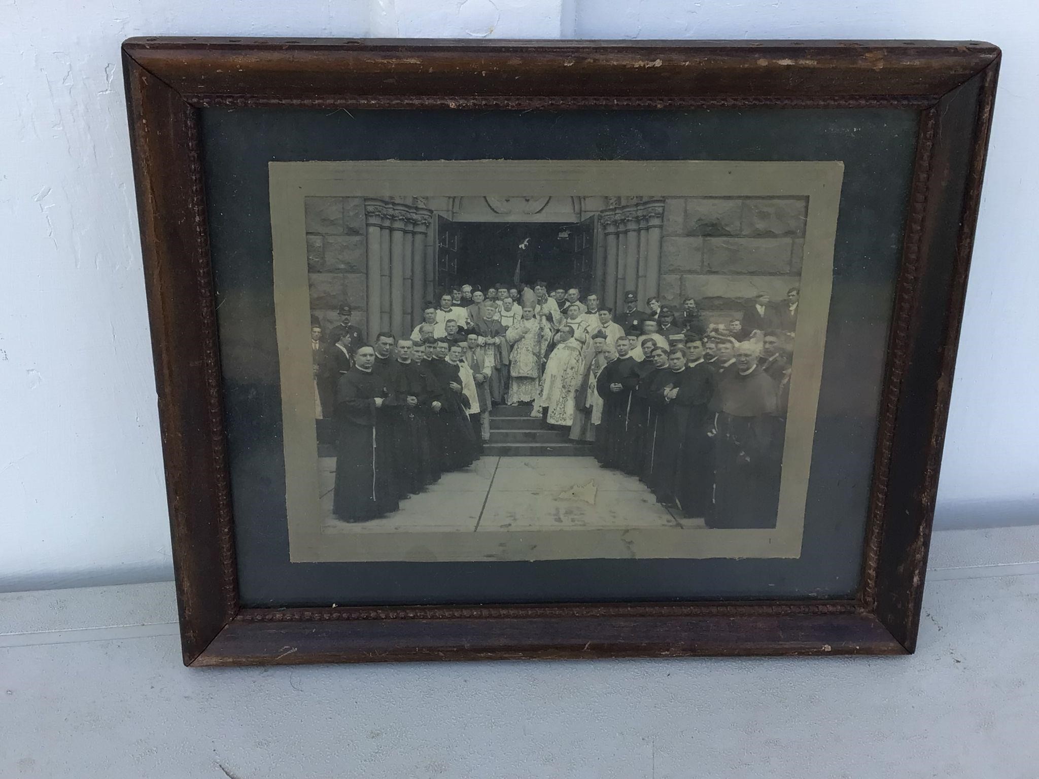 ANTIQUE RELIGIOUS PICTURE IN FRAME
