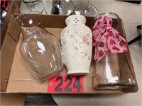 (3) Decorative vases