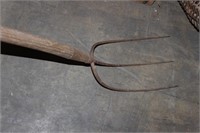 3 PRONG PITCH FORK