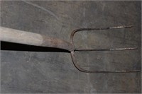 3 PRONG PITCH FORK