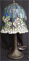 Tiffany-style glass floral table lamp